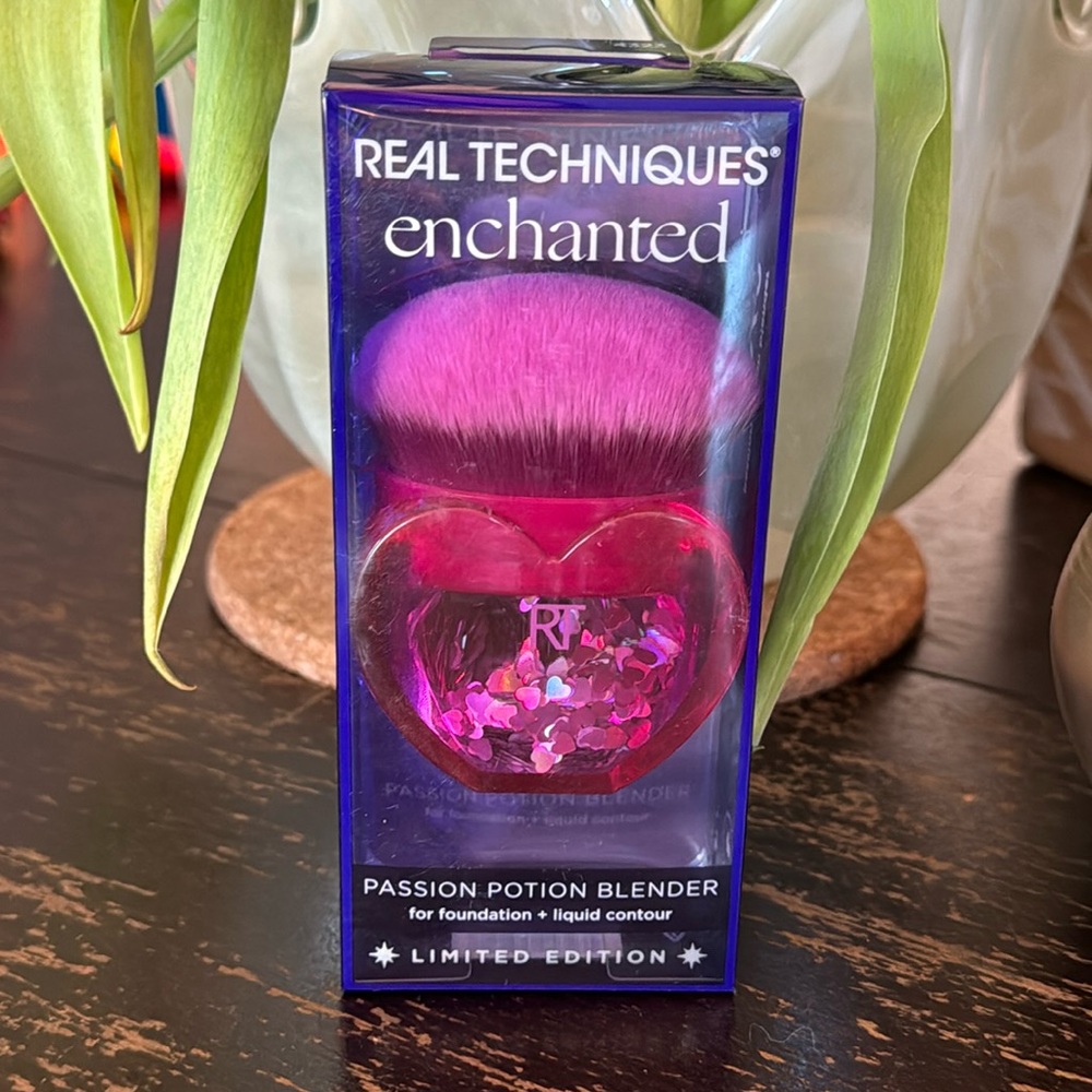 Real Techniques Enchanted Passion Potion Foundation and Contour Blender …